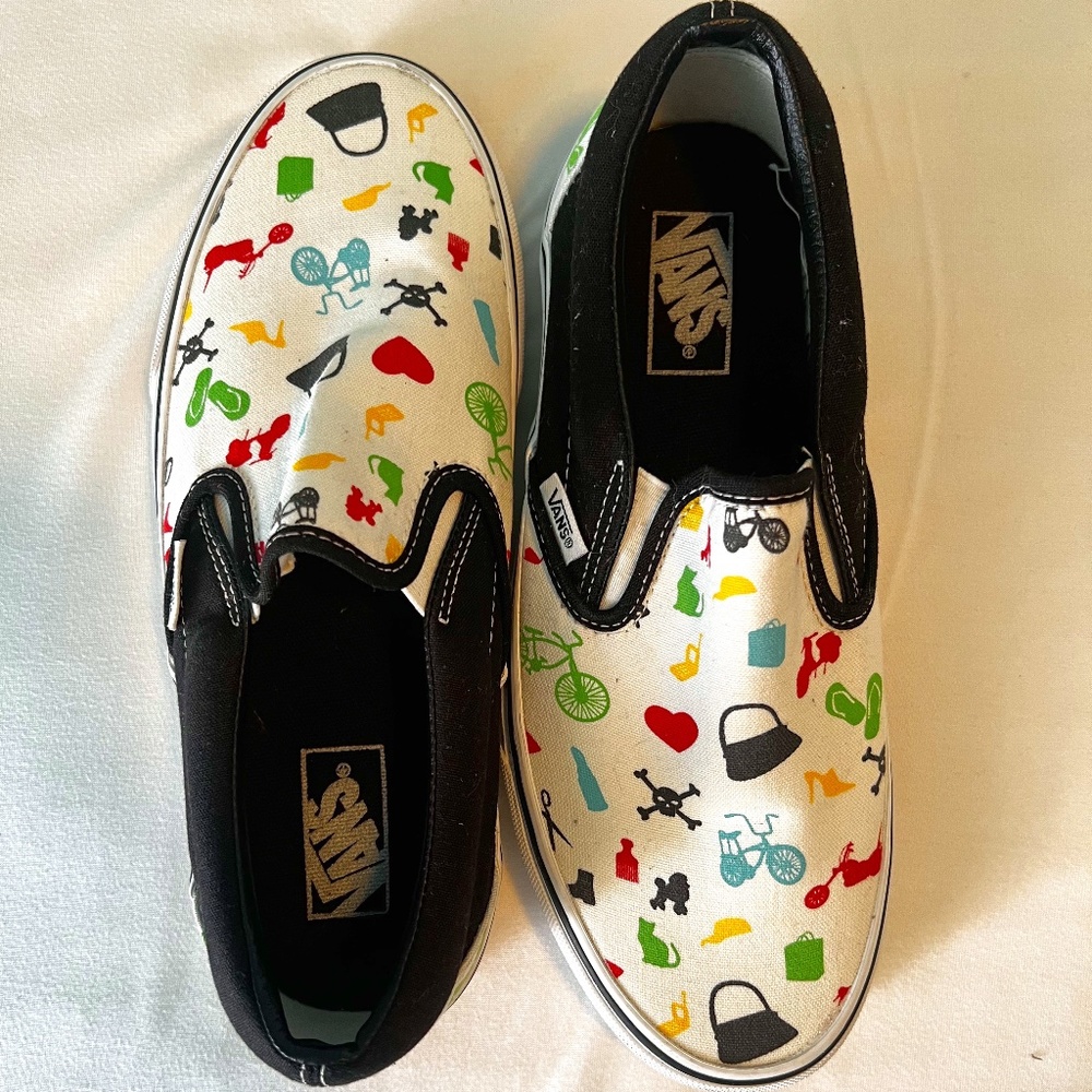 Classic Slip On Van's, Size 8.5, White "doodle" print